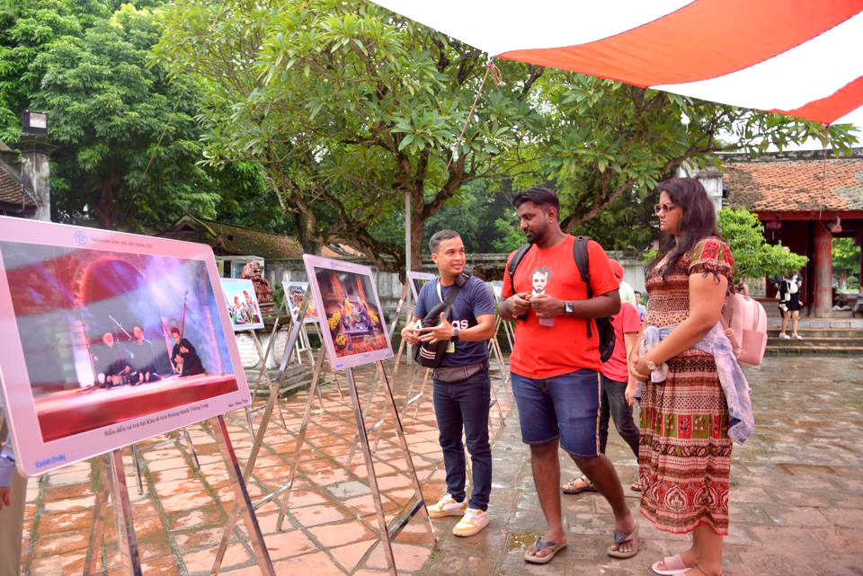 Triển lãm 80 bức ảnh ấn tượng về sắc màu văn hóa Thủ đô